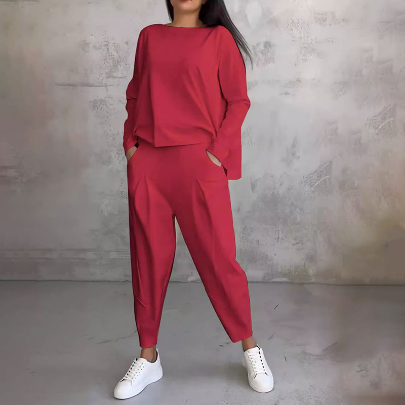 Cómodo conjunto de dos piezas con camiseta de manga larga y pantalón ancho