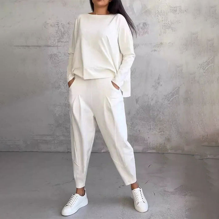 Cómodo conjunto de dos piezas con camiseta de manga larga y pantalón ancho