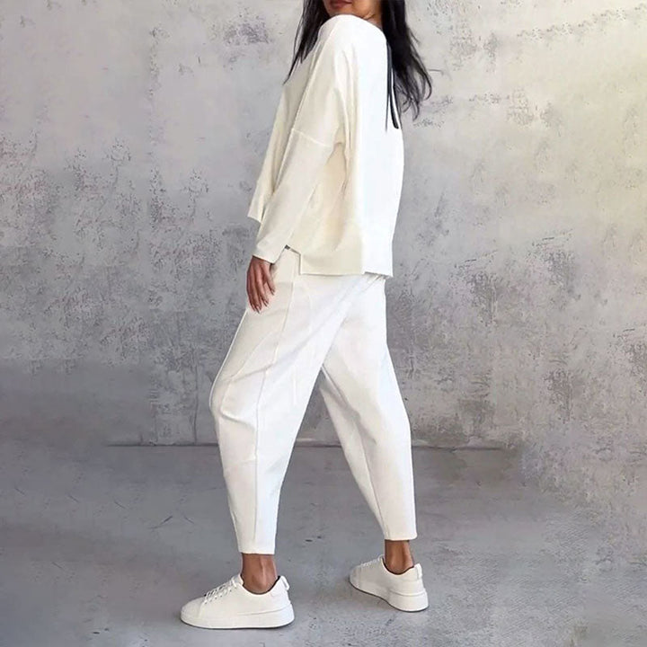 Cómodo conjunto de dos piezas con camiseta de manga larga y pantalón ancho