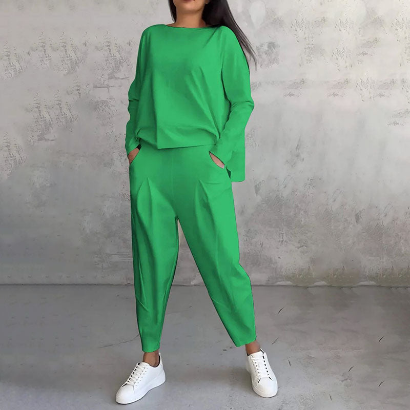 Cómodo conjunto de dos piezas con camiseta de manga larga y pantalón ancho